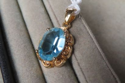 Pendentif en or jaune (750/1000e) orné d'une...