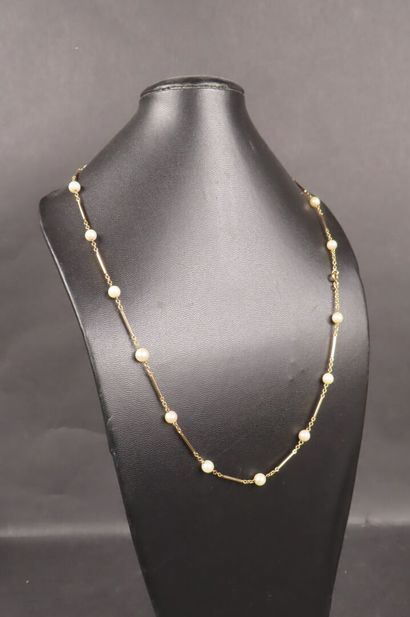 Collier en or jaune (750/1000e) à mailles...
