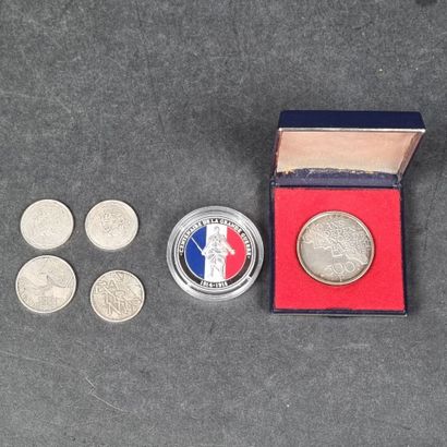 Lot en argent comprenant : 1 pièce de 10€,...