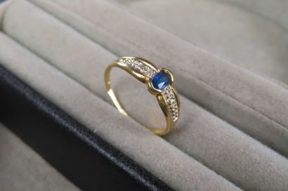 Bague en or jaune (750/1000e) ornée d'une...