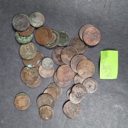 Fort lot de monnaies diverses (environ 3...