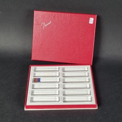 BACCARAT. Suite de 12 porte-couteaux rectangulaires...