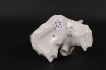 KARL ENS. Cacatoès rose, sujet en porcelaine...