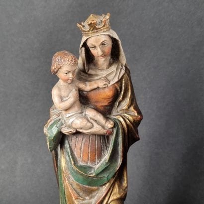 Lot d'objets religieux comprenant : 2 crucifix...
