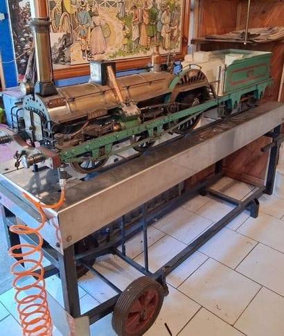 Modèle réduit d'une locomotive Crampton avec...