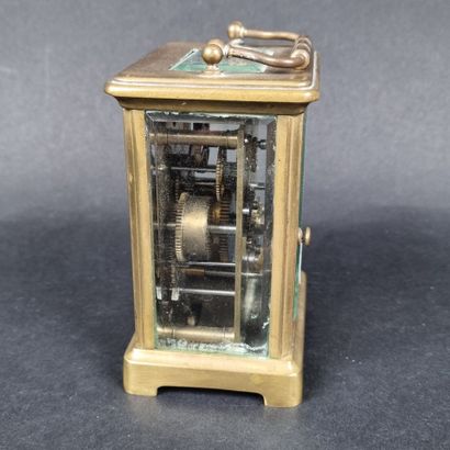 Pendulette d'officier en laiton, cadran à...
