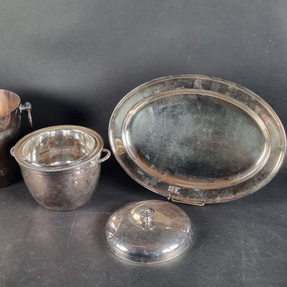 Lot de métal argenté comprenant : 1 grand...