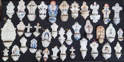 Ensemble de 37 bénitiers, diverses formes,...