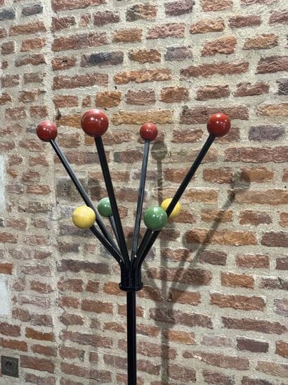 Attribué à Roger FERAUD (1890-1964). Porte-manteaux...