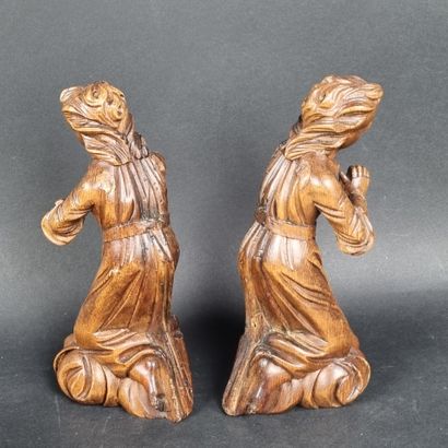 Paire de statuette sen bois sculpté, personnages...