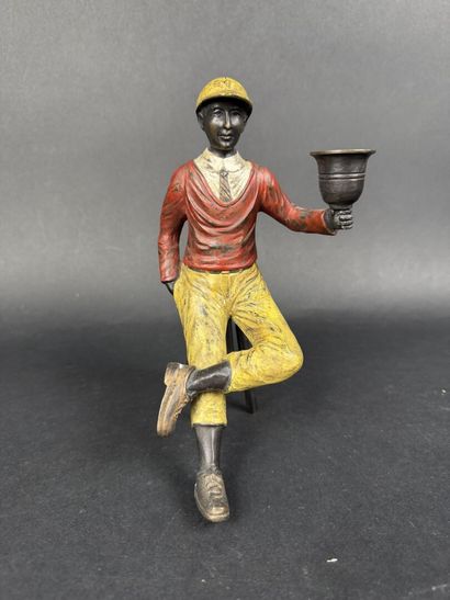 Paire de bougeoirs en bronze patiné et polychrome...