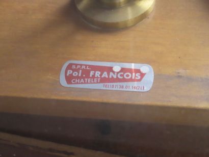 Balance de précision de type trébuchet pourvue...