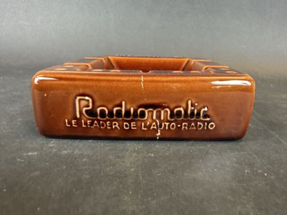 Lot de 4 cendriers en faïence polychrome...