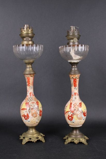 Paire de lampes à pétrole en faïence de Satsuma,...