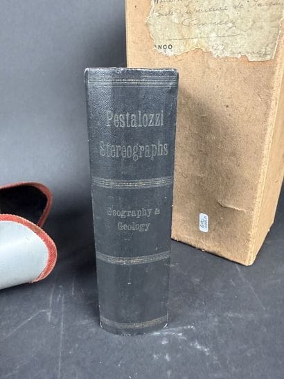 Lot comprenant : 1 lecteur de plaques stéréoscopiques...