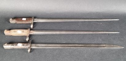 Lot de 3 baïonnettes dont une baïonnette...