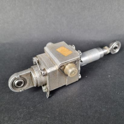 Pièce détachée aéronautique (L : 17,5 cm)...
