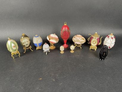 Lot de 11 oeufs de canard et caille décoratifs,...
