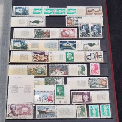 [TIMBRES] Lot de timbres comprenant : 
-...