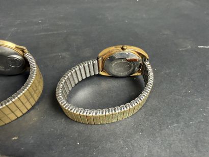 Lot comprenant : 5 montres mécaniques, diverses...