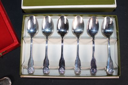 CHRISTOFLE. Lot comprenant : 6 fourchettes...