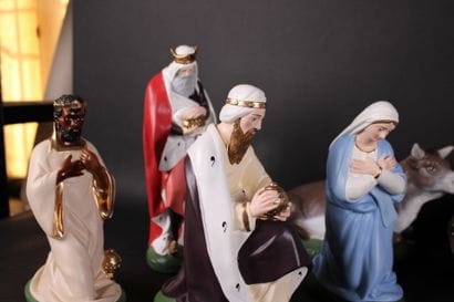 Crèche en plâtre polychrome modèle 