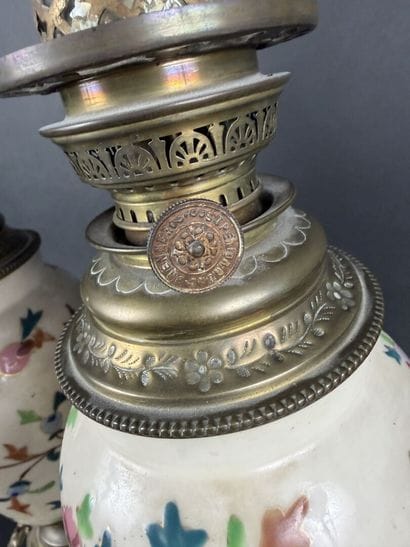 Paire de lampes à pétrole en bronze, laiton...