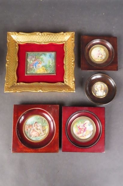 Lot de 5 miniatures à la gouache représentant...