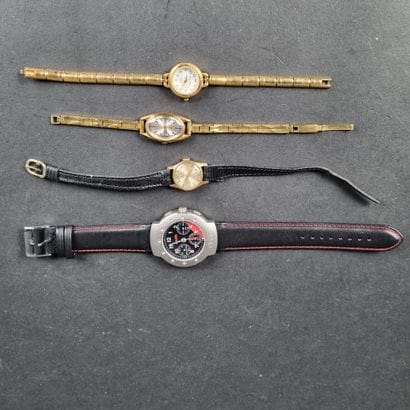Lot de montres comprenant : 1 montre de dame...