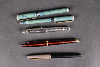 Lot de stylos comprenant : 1 stylo plume...