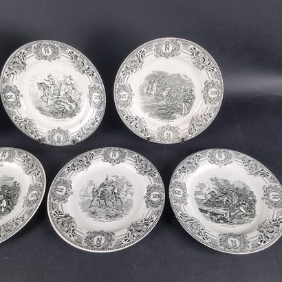 BOCH. Suite de 7 assiettes en faïence à décor...