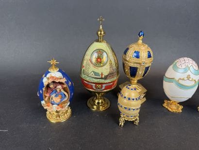 Lot de 6 œufs décoratifs, certains formant...