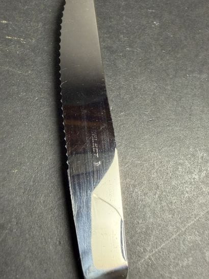 Partie de ménagère en inox modèle ruban comprenant...