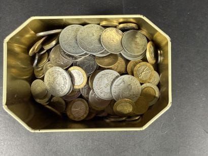 Fort lot de pièces françaises et étrangères...
