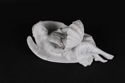 Bénitier en biscuit de porcelaine représentant...