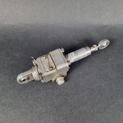 Pièce détachée aéronautique (L : 17,5 cm)...