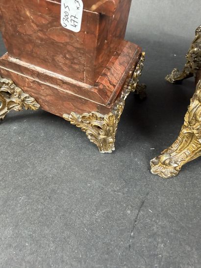 Garniture de cheminée en régule et marbre...