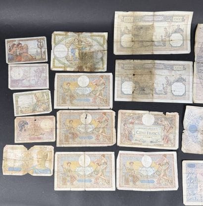 Lot de 35 anciens billets de banque français...