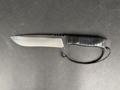 Couteau de chasse artisanal, poignée recouverte...