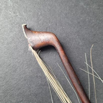 Lot comprenant : 1 violon portant une étiquette...