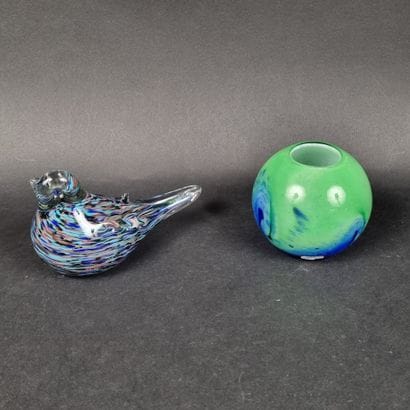 Lot en verre comprenant : 1 oiseaux à décor...