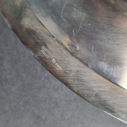 CHRISTOFLE. Plat circulaire en métal argenté,...