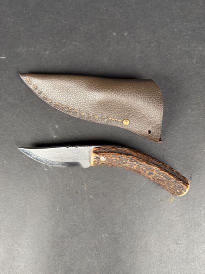 Couteau de chasse, manche en corne, lame...