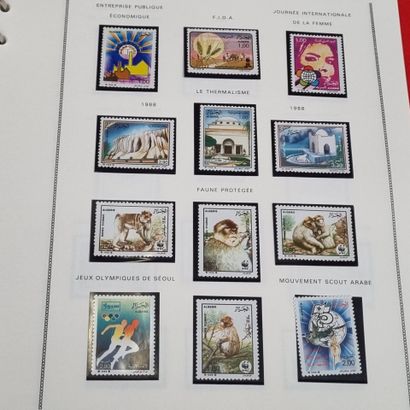 [TIMBRES] Lot de timbres comprenant : 
-...