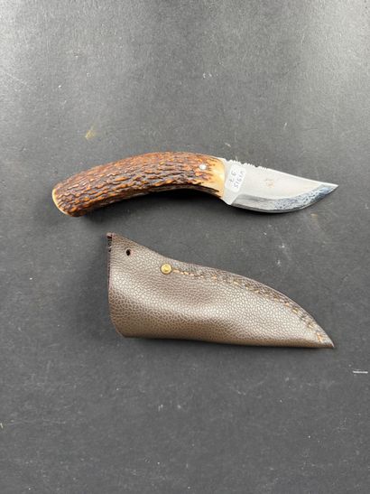 Couteau de chasse, manche en corne, lame...