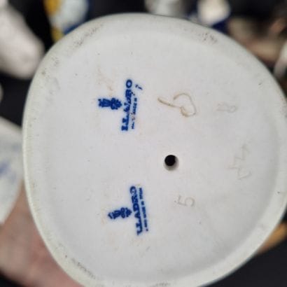 Manette : lot d'objets en carton comprenant...