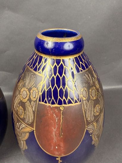 PINON-HEUZE à Tours. Paire de vases ovoïdes...