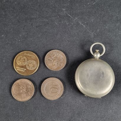 Lot comprenant : 1 boussole de poche WITTNAUER,...
