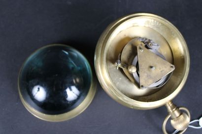 Grande pendule sphérique en laiton et verre,...