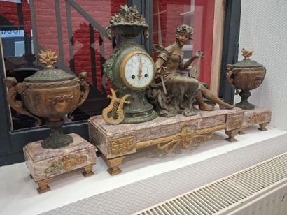 Grande garniture de cheminée en régule et...